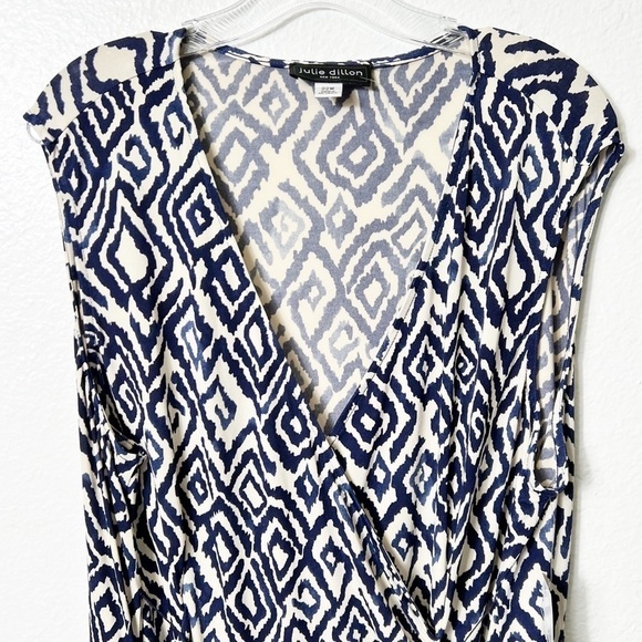 JULIE DILLON NEW YORK PLUS SIZE 22W WOMEN V-NECK BLUE CREAM POLYESTER DRESS NWT - Picture 3 of 10